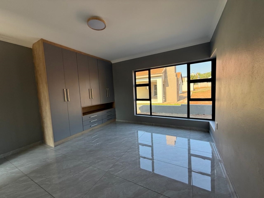 4 Bedroom Property for Sale in Buffelspoort Eco Estate North West